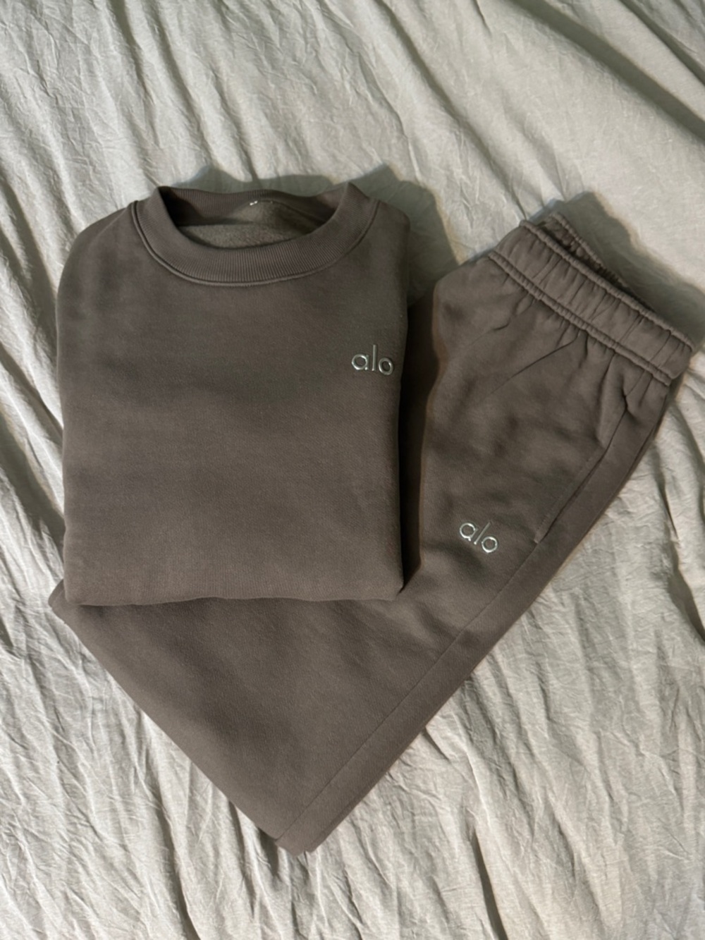 Alo Accolade Olive Tree Sweat Set